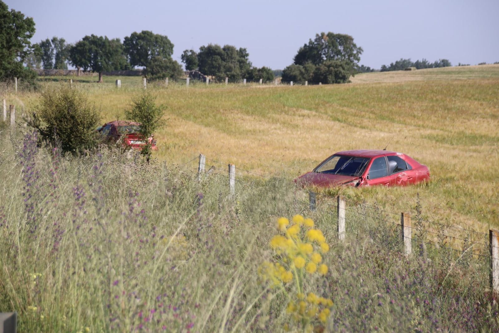 Dos heridos tras salirse de la vía de tres turismos en Huelmos de San Joaquín