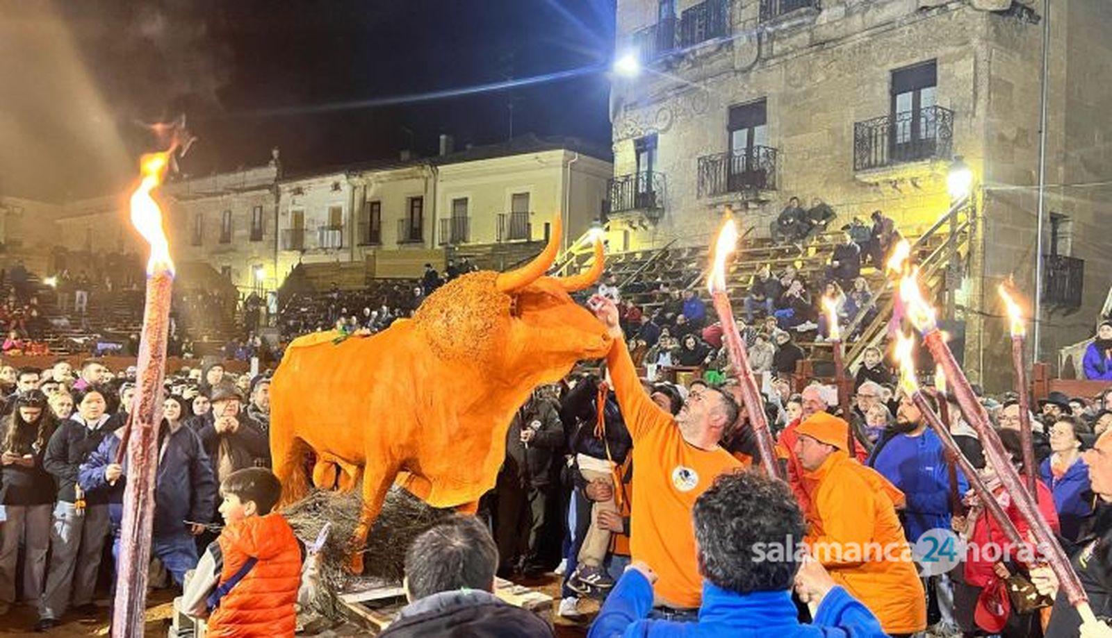 Quema del toro de Cenizos Carnaval del Toro Ciudad Rodrigo 2025 (18) Quema del toro de Cenizos Carnaval del Toro Ciudad Rodrigo 2025 (18)