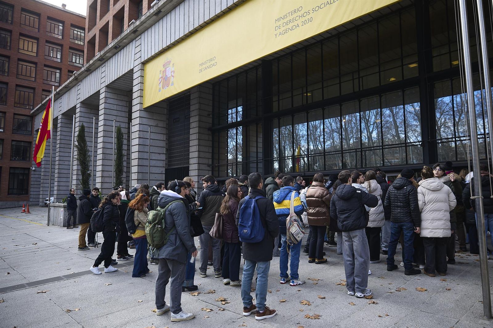 Alumnos antes del examen de Formación Sanitaria Especializada. Archivo