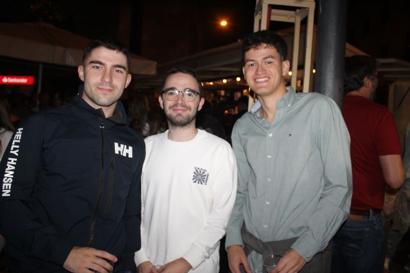 Los salmantinos vuelven a salir de casetas para celebrar las fiestas: ¡búscate entre las imágenes de este miércoles por la noche!