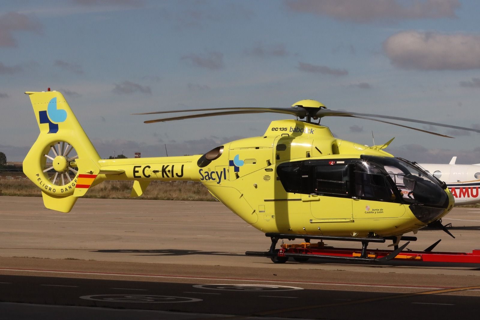 Imagen de archivo de un helicóptero del Sacyl en el aeropuerto de Matacán | Salamanca 24 Horas