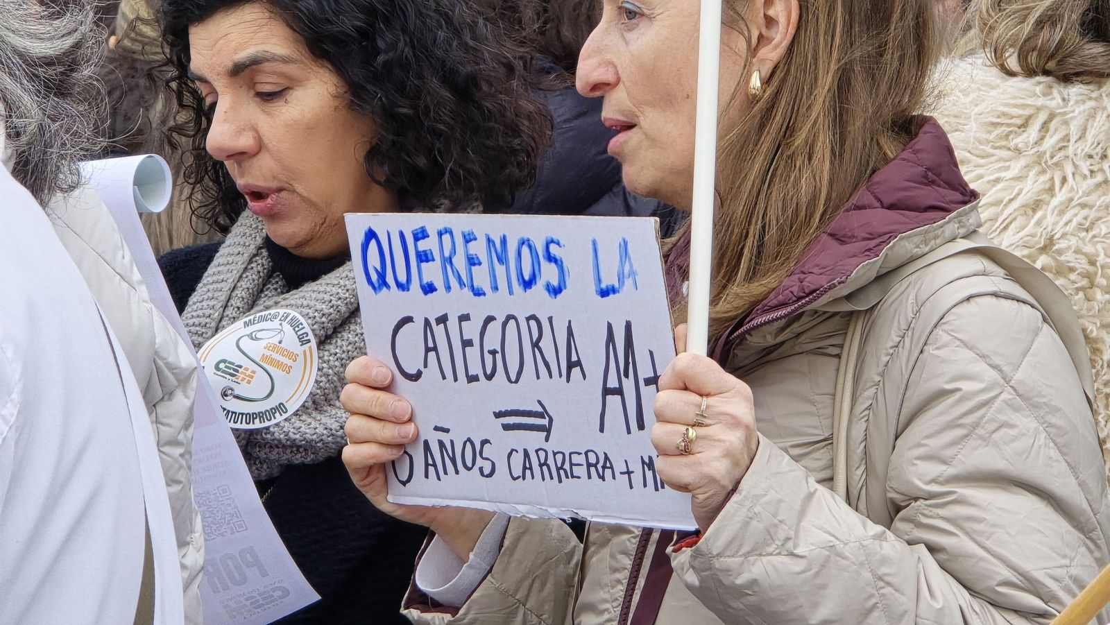 Los médicos de Salamanca se manifiestas a las puertas del hospital