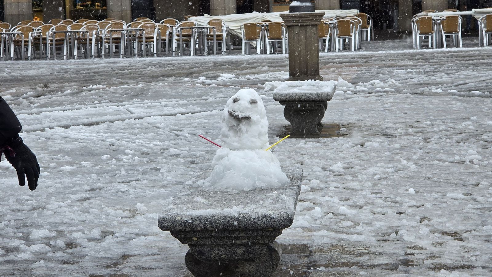 La nieve anega carreteras y tiñe de blanco Salamanca capital y provincia: imágenes de la nevada de este 28 de enero