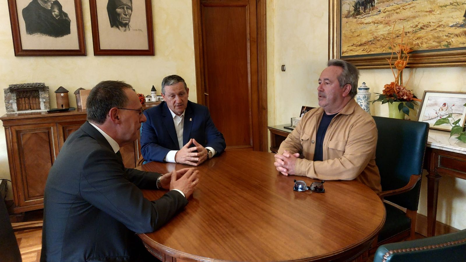 Reunión entre Ángel Blanco, Javier Faúndez y Francisco Guarido