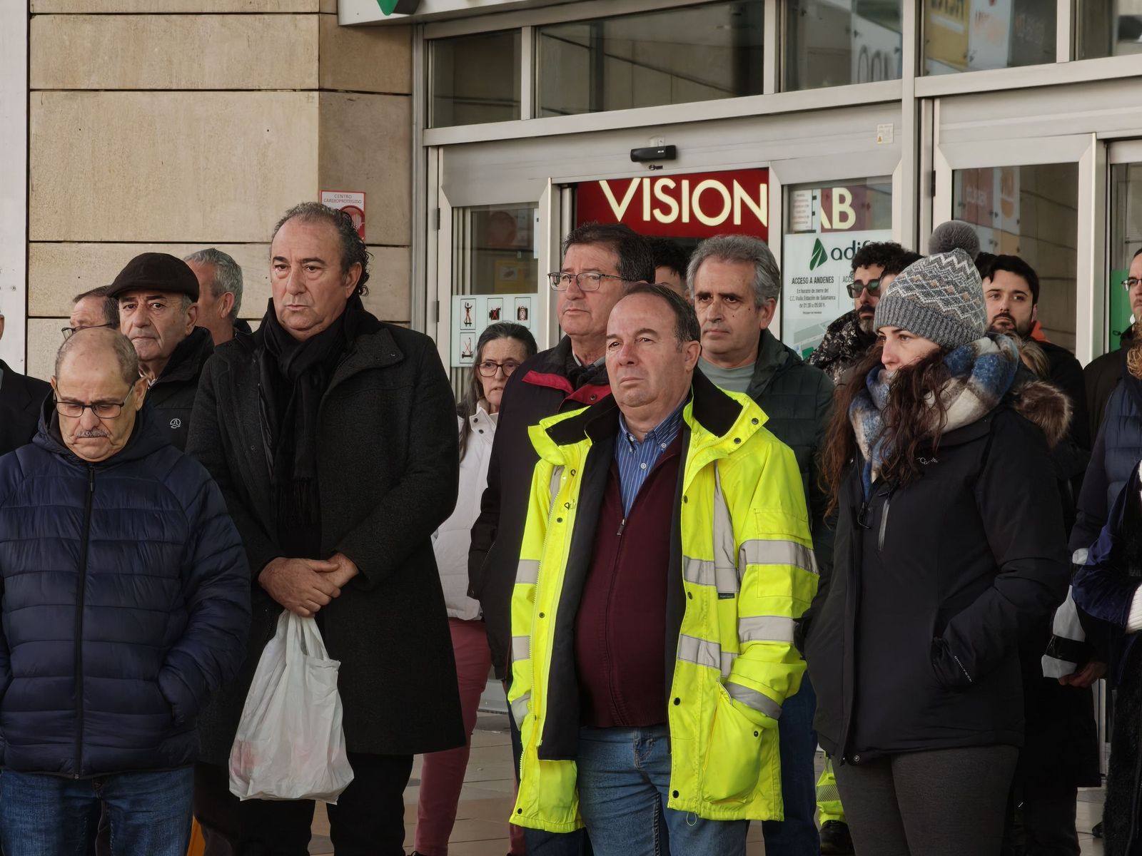 Los trabajadores de Renfe en Salamanca guardan cinco minutos de silencio tras el accidente de Adamuz
