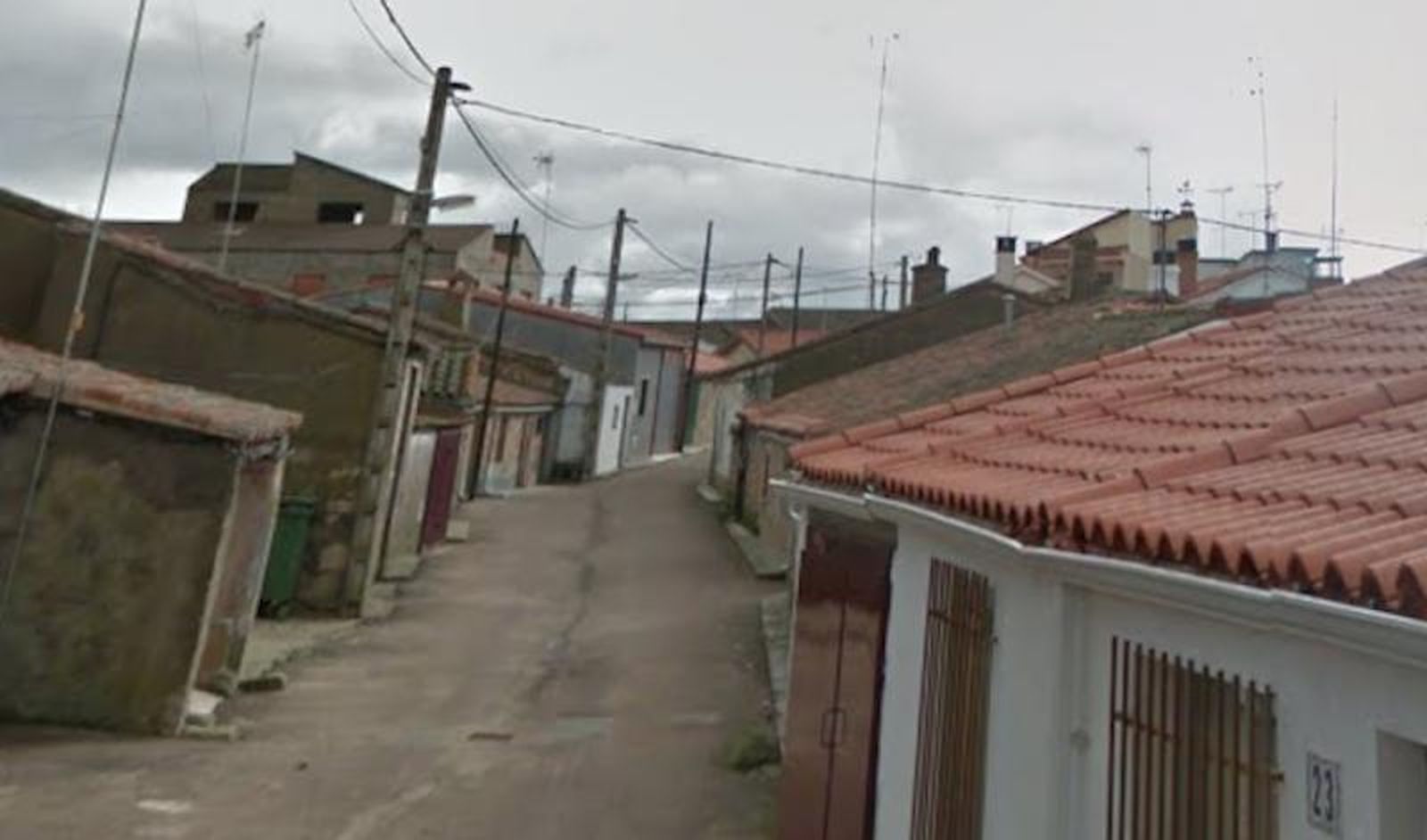 Tres intoxicados por la mala combustión de una caldera de pellets en Rollán