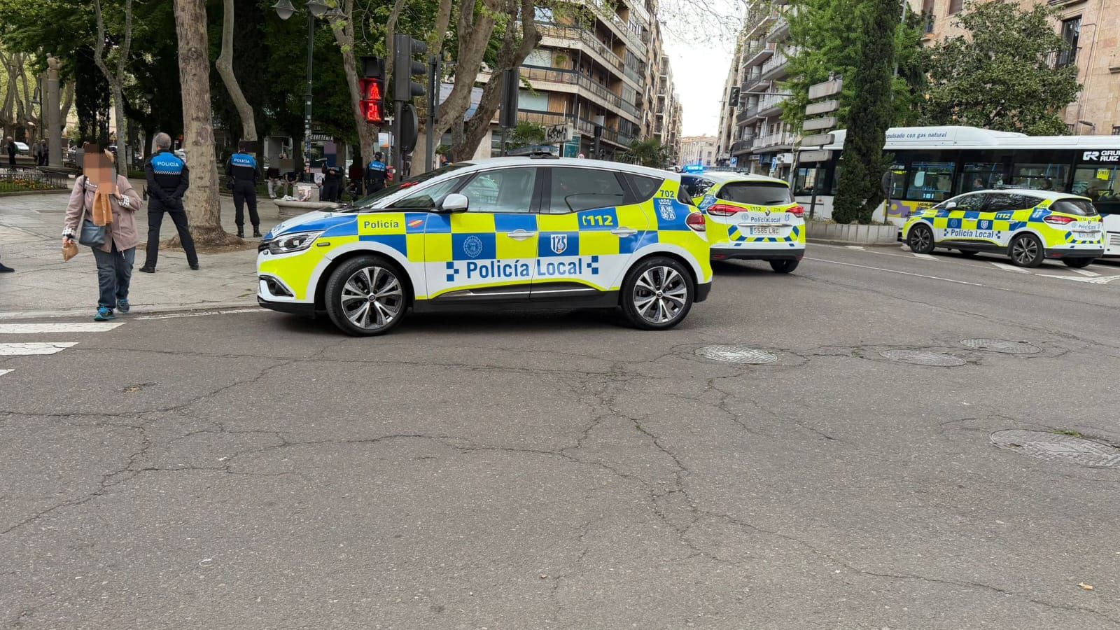 Nueva trifulca en el paseo de Carmelitas, con hasta cuatro coches de la Policía Local de Salamanca desplazados