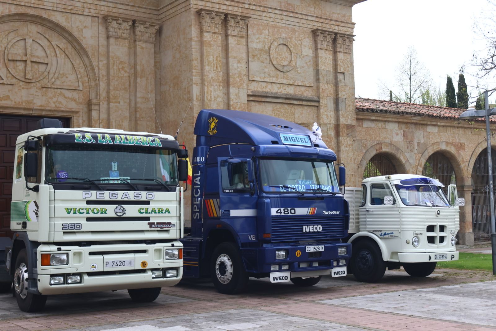 Concentración de camiones clásicos por la X Ruta Peña de Francia Clásicos Pesados CYL