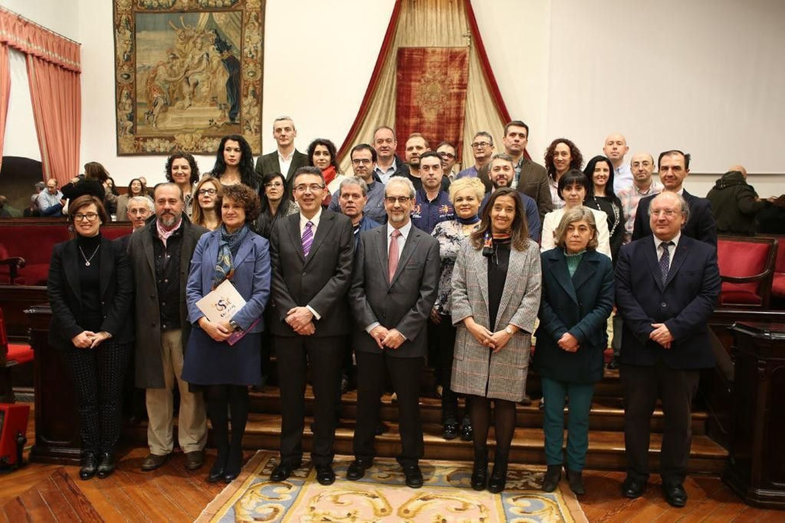 El Personal de Administración y Servicios de la USAL recibe el reconocimiento a sus servicios