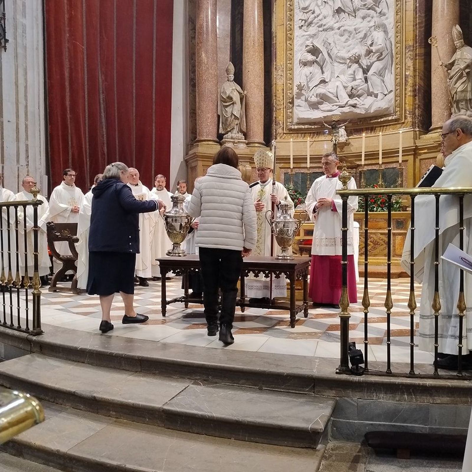 Fieles y consagrados acompañan al presbiterio zamorano en una Misa Crismal llena de simbolismo
