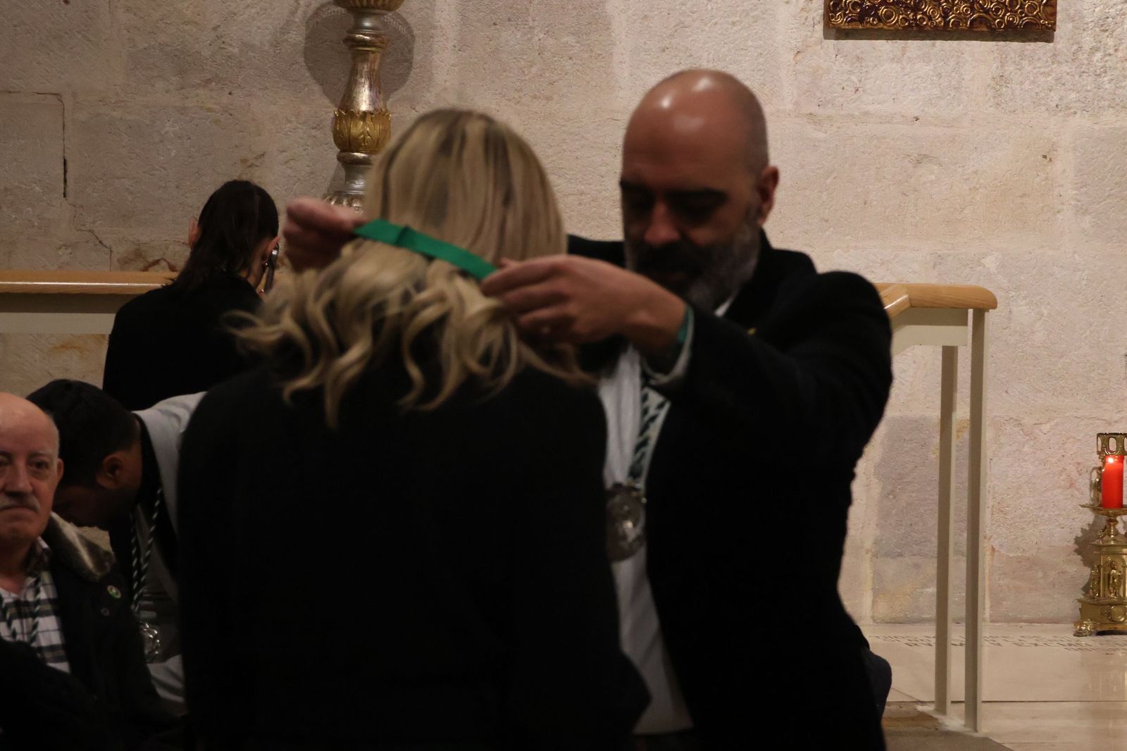 GALERÍA | La Cofradía de la Virgen de la Esperanza da la bienvenida a sus nuevas incorporaciones