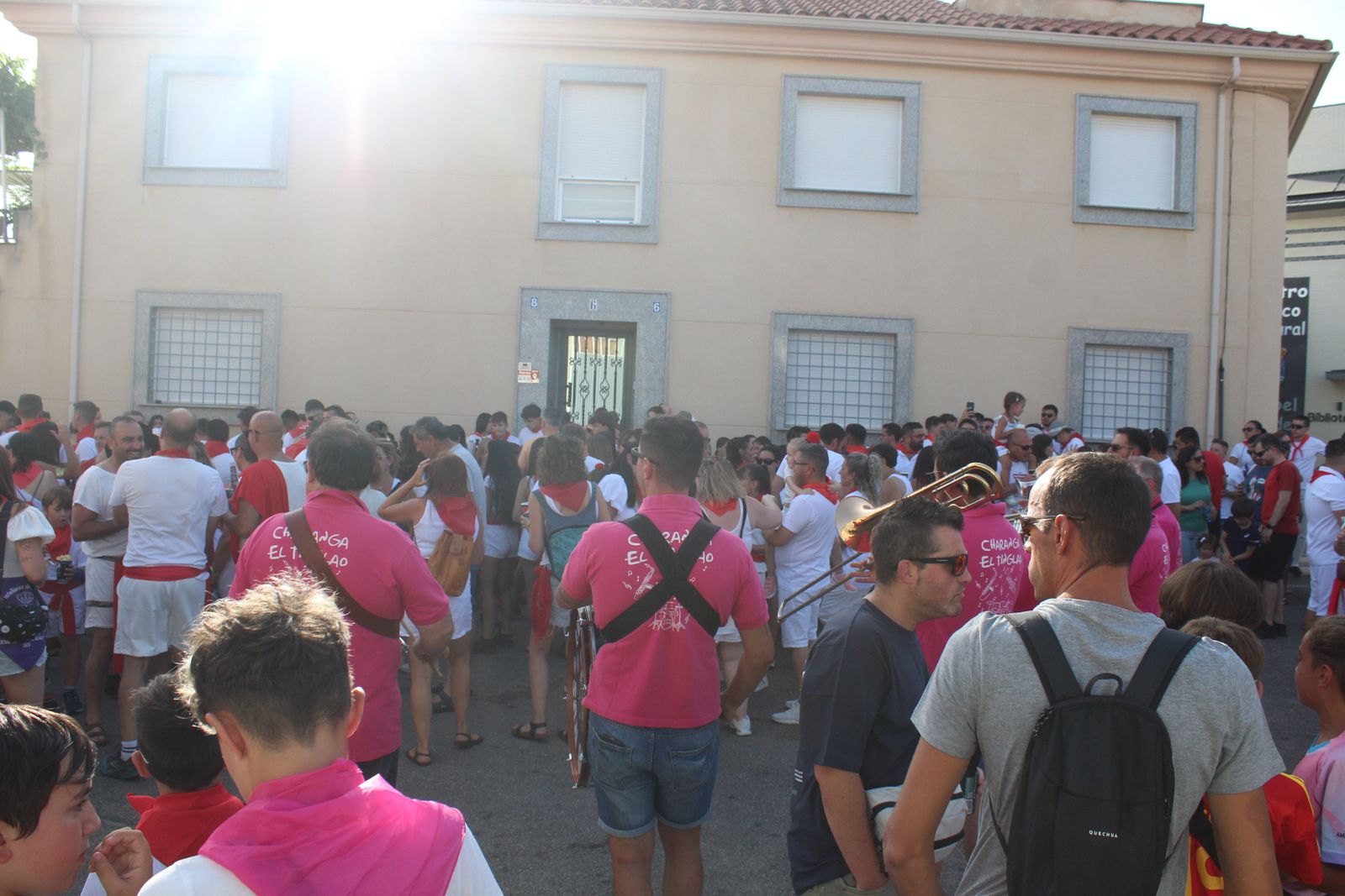 Castellanos de Moriscos. Paseo de peñas con la temática “Viva San Fermín”