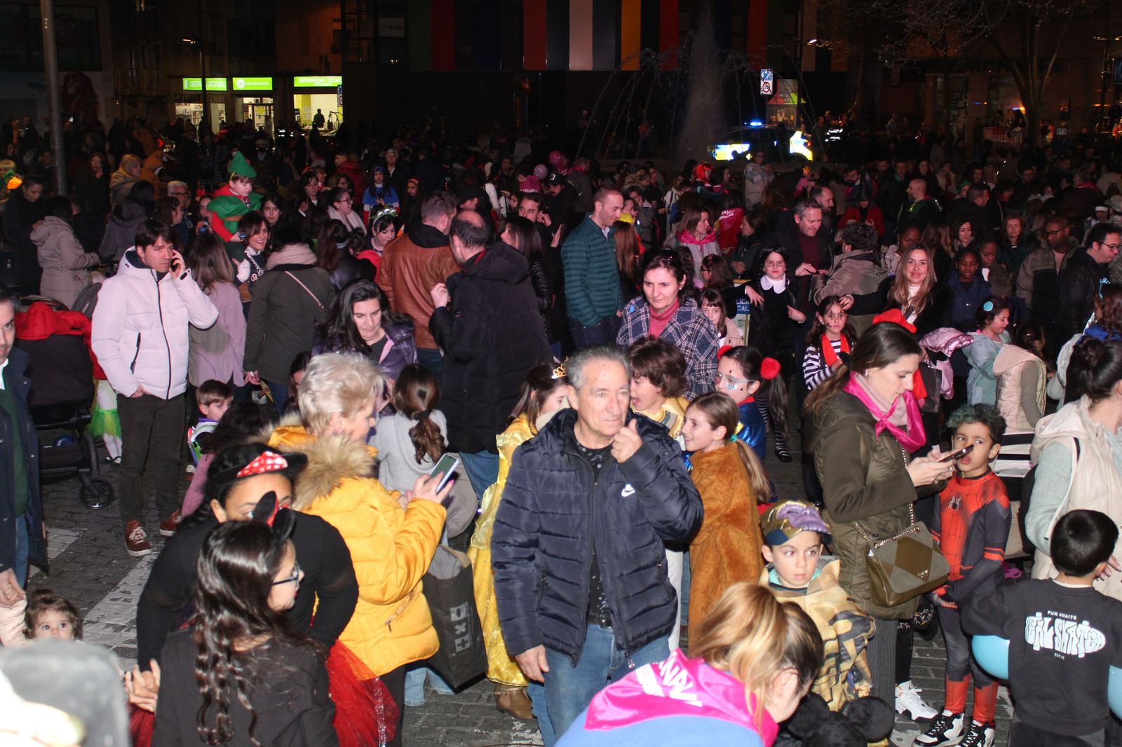 desfile-de-disfraces-de-carnaval-del-barrio-del-oeste-49