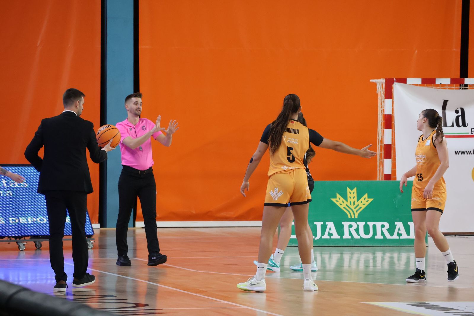 GALERÍA | Encuentro muy ajustado entre el Zamarat y el Domusa Teknik