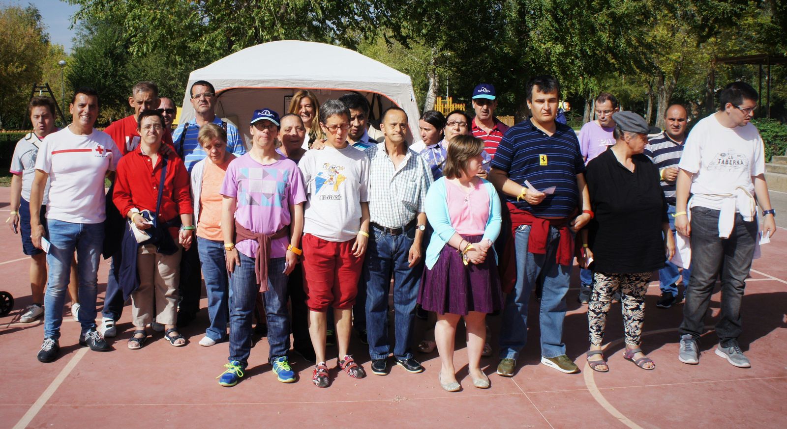 Las asociaciones de discapacitados se reúnen en el parque de los Jesuitas