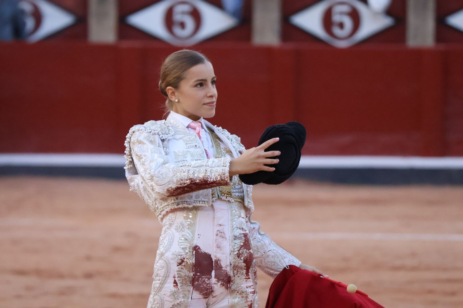 La Glorieta revive el aroma de la feria taurina con el primer festejo: Lea Vicens, Raquel Martín y Olga Casado
