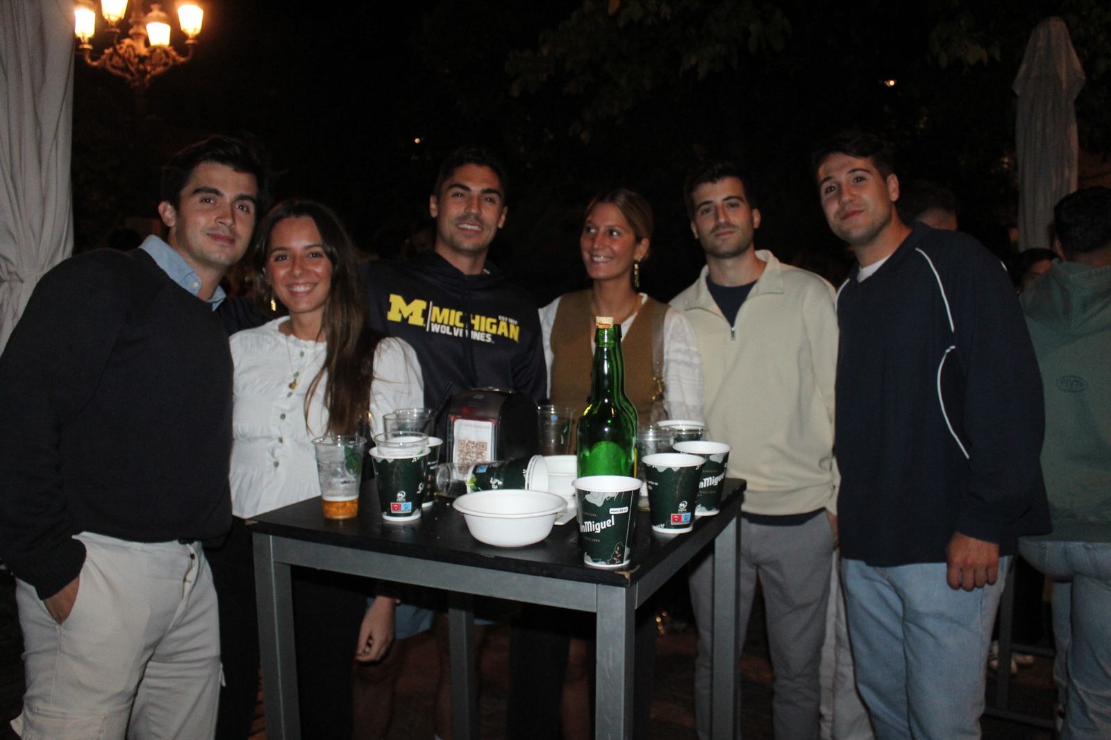 Los salmantinos vuelven a salir de casetas para celebrar las fiestas: ¡búscate entre las imágenes de este miércoles por la noche!