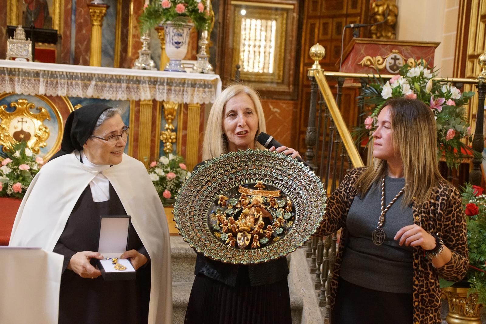 Alba nombra hijo adoptivo al prior Miguel Angel González  (8).jpeg