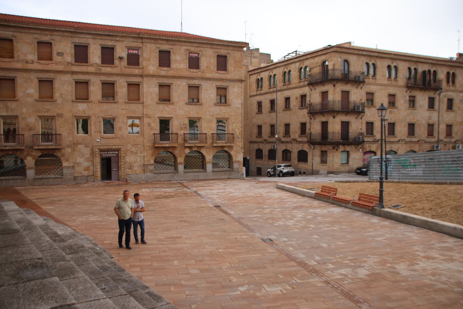  El concejal de Fomento, Fernando Carabias, visita la conclusión de las obras de renovación de la plaza de San Román