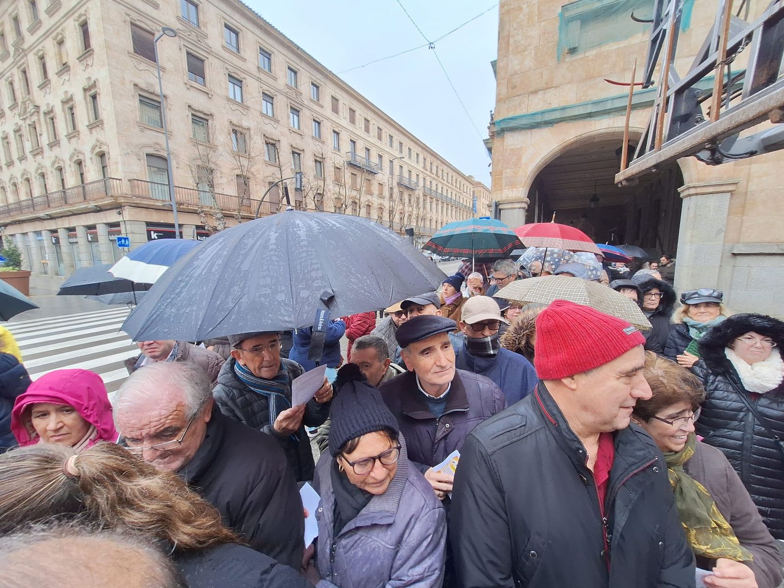 Los apicultores reparten mil tarritos de miel en protesta por el acuerdo de Mercosur  (7).jpeg
