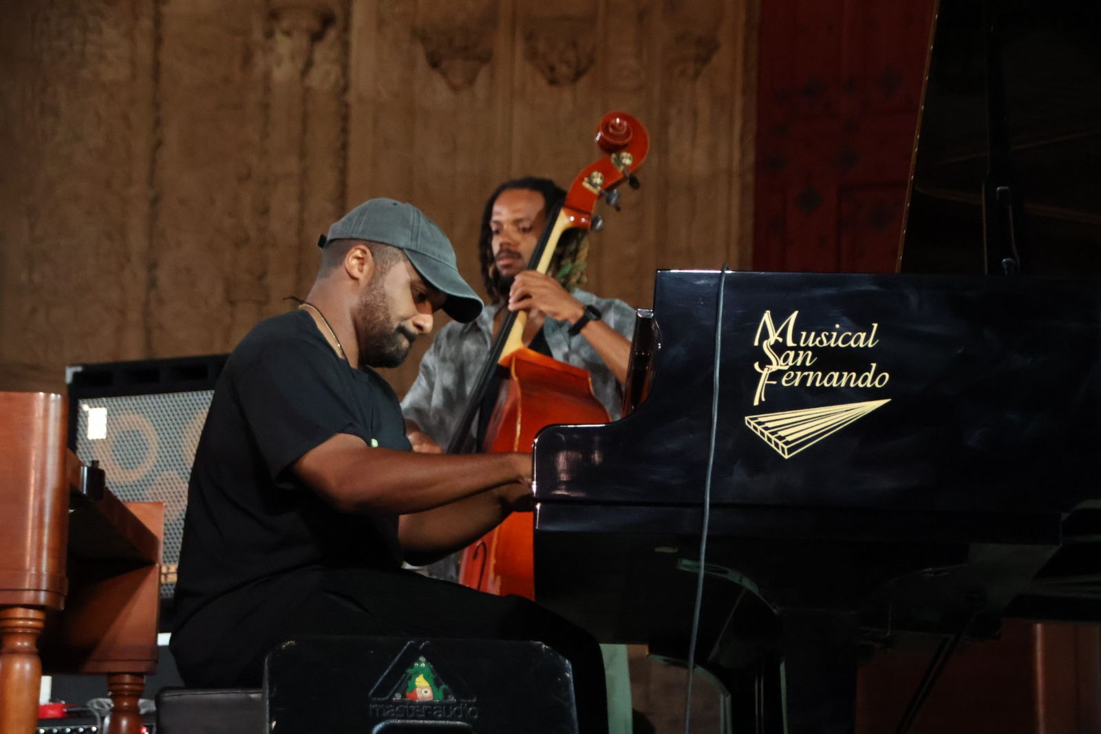 Concierto de jazz del grupo Sullivan Fortner y Peter Bernstein en el Patio Chico de Salamanca