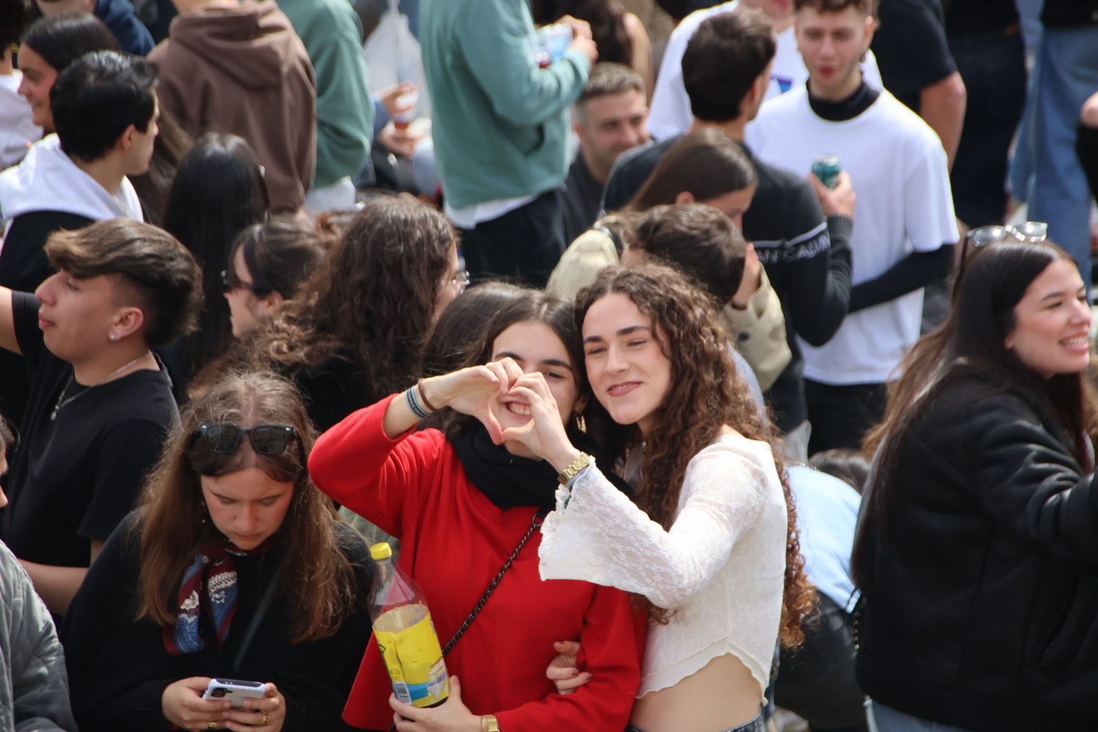 Un multitudinario Lunes de Aguas en Salamanca llena la ribera del Tormes