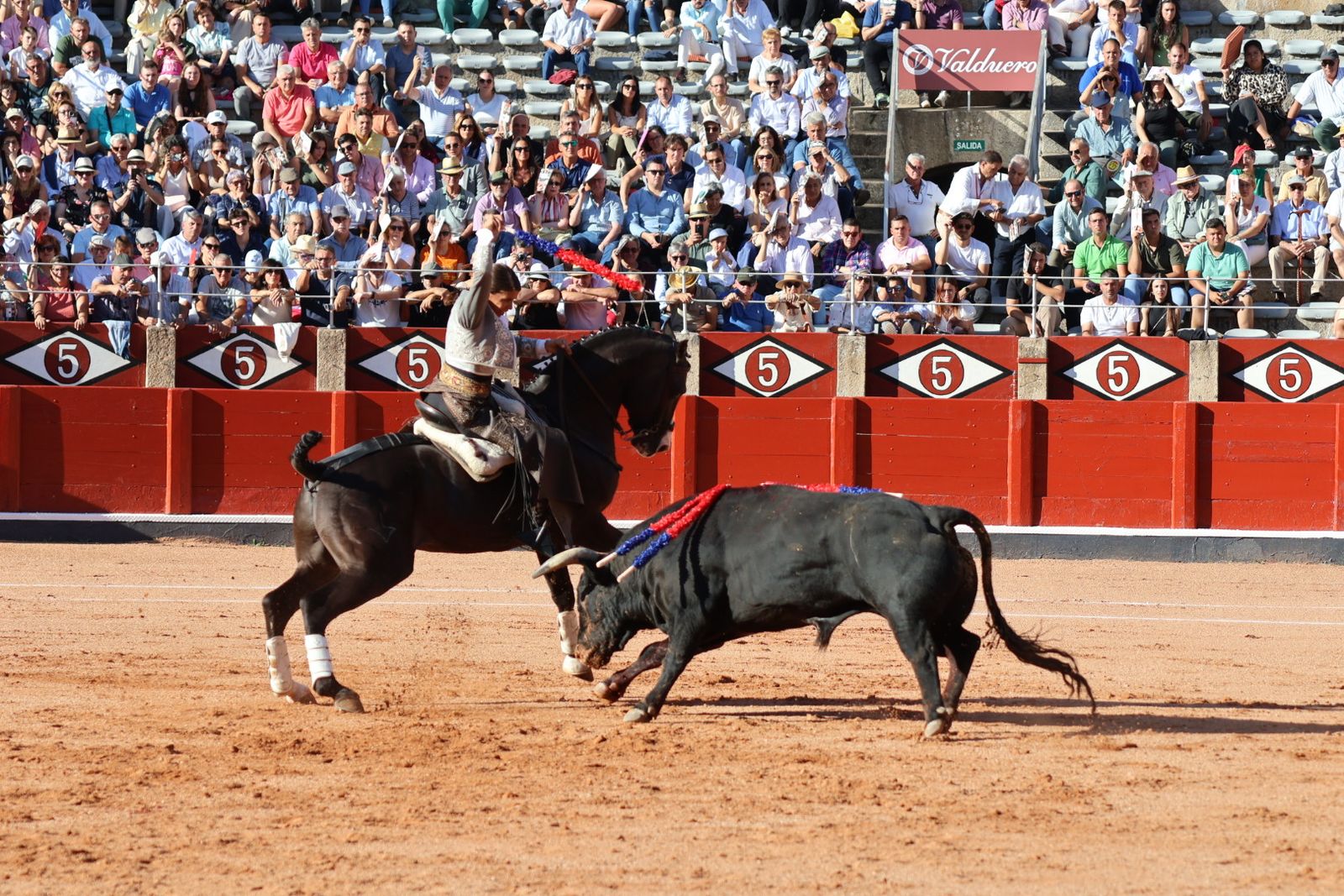 La Glorieta revive el aroma de la feria taurina con el primer festejo: Lea Vicens, Raquel Martín y Olga Casado