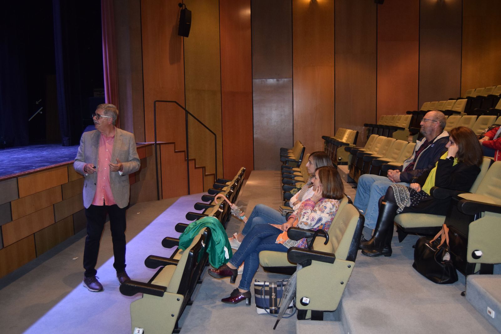 Un momento de la charla sobre folclore ofrecida por el Instituto de las Identidades en Peñaranda
