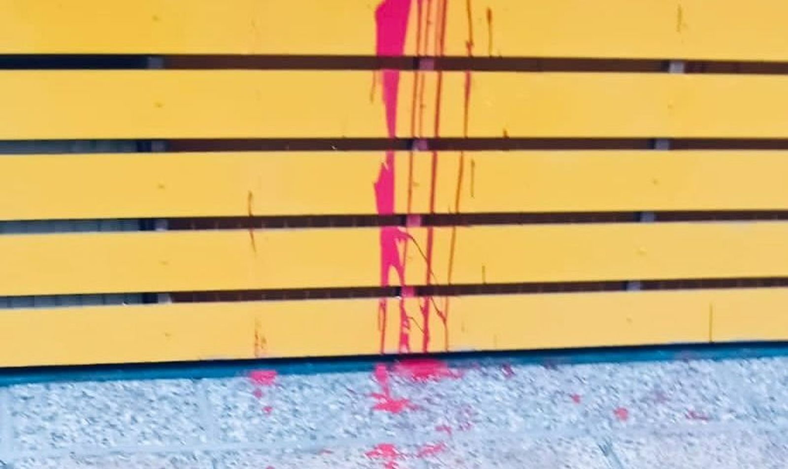 pintadas en la sede del PSOE | Foto de X