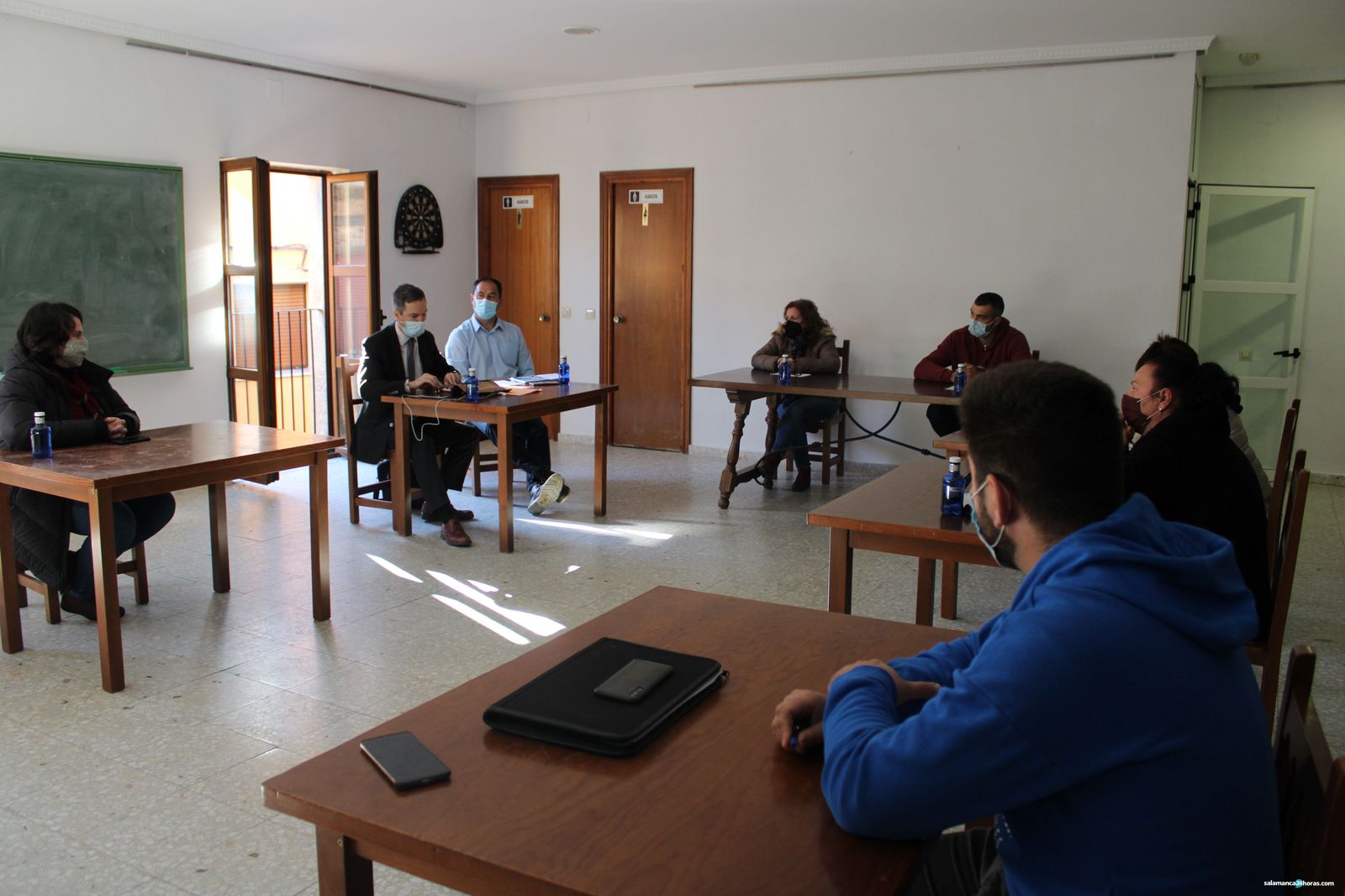 Pleno del Ayuntamiento de Herguijuela de la Sierra en el que se debatió la moción de censura contra el alcalde, Óscar Sánchez