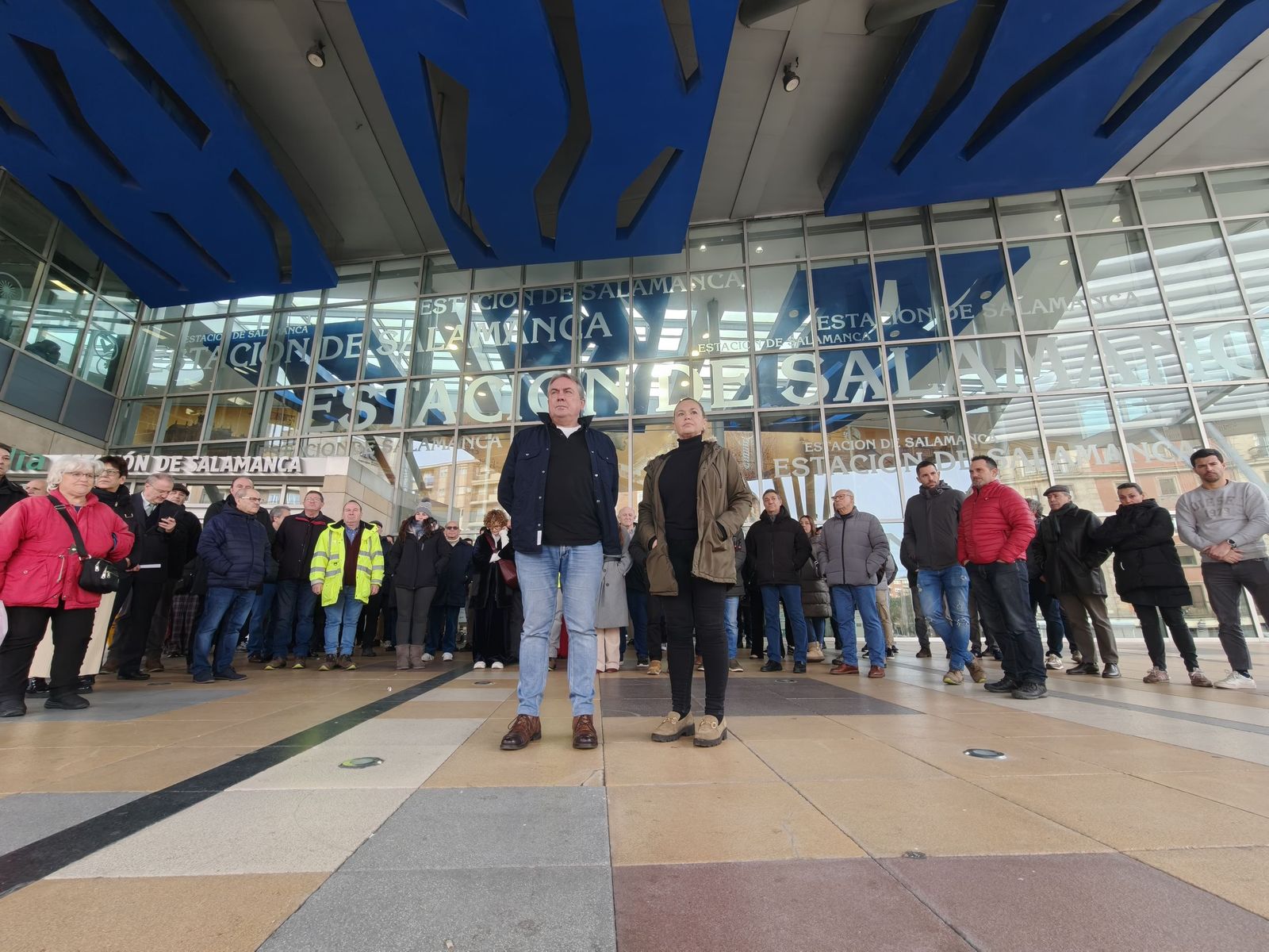 Los trabajadores de Renfe en Salamanca guardan cinco minutos de silencio tras el accidente de Adamuz