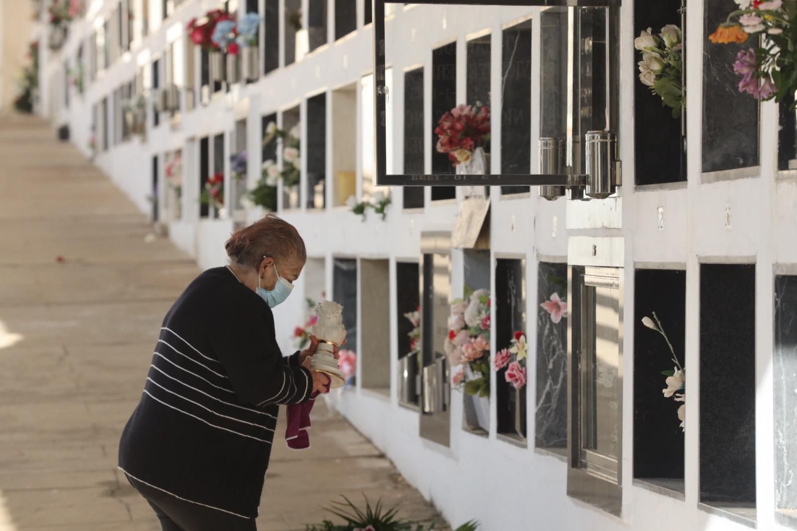 Fiesta de Todos Los Santos 2021 en el cementerio San Carlos Borromeo de Salamanca (18)