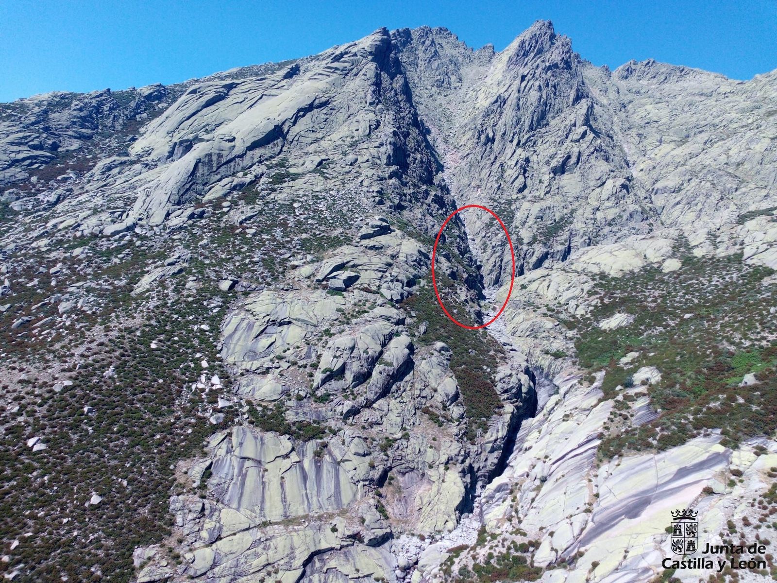 Evacuación de un escalador de la Sierra de Gredos. Fotos Junta de CyL (1)