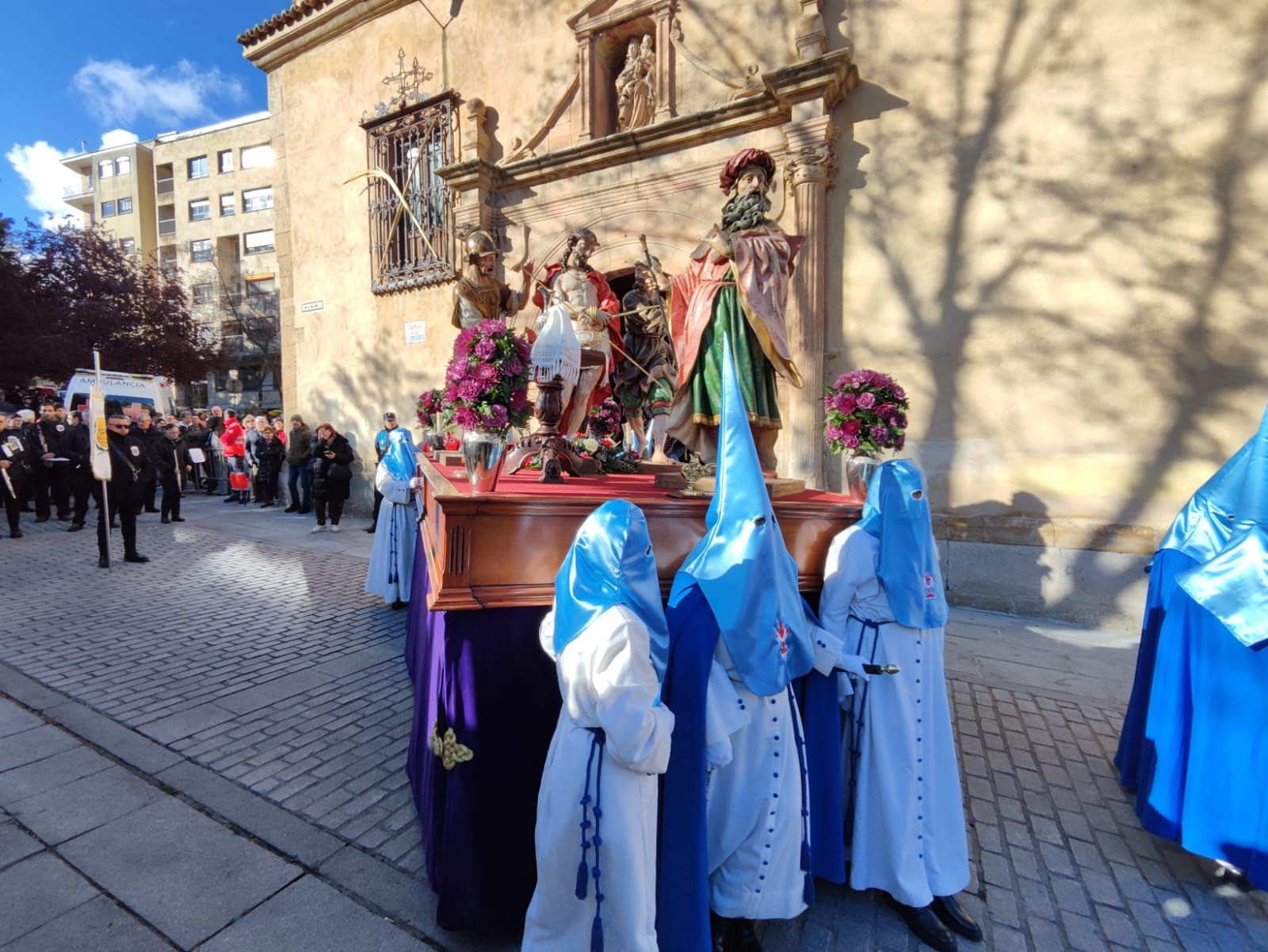 Inicio de la salida de la Procesión del Santo Entierro. Vídeo Carlos H.G | SALAMANCA24HORAS