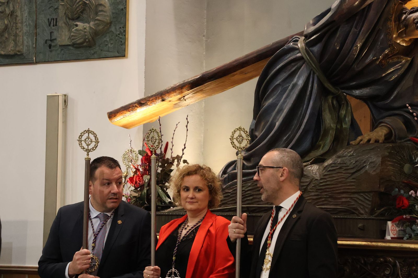 Entrada de nuevos hermanos de la Hermandad de Jesús en Su Tercera Caída (1).JPG