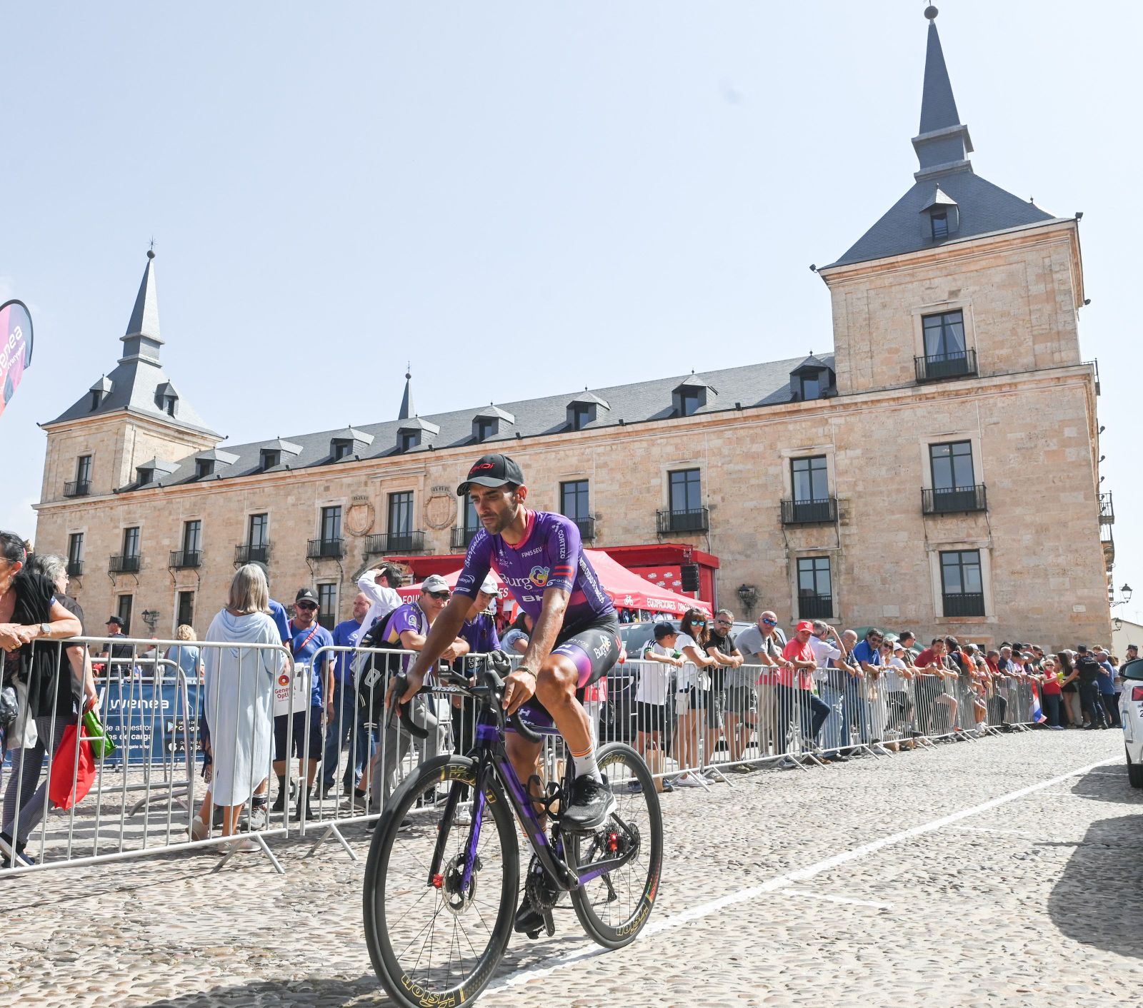 Dani Navarro en una etapa de la pasada Vuelta a España | Foto: Agencia ICAL