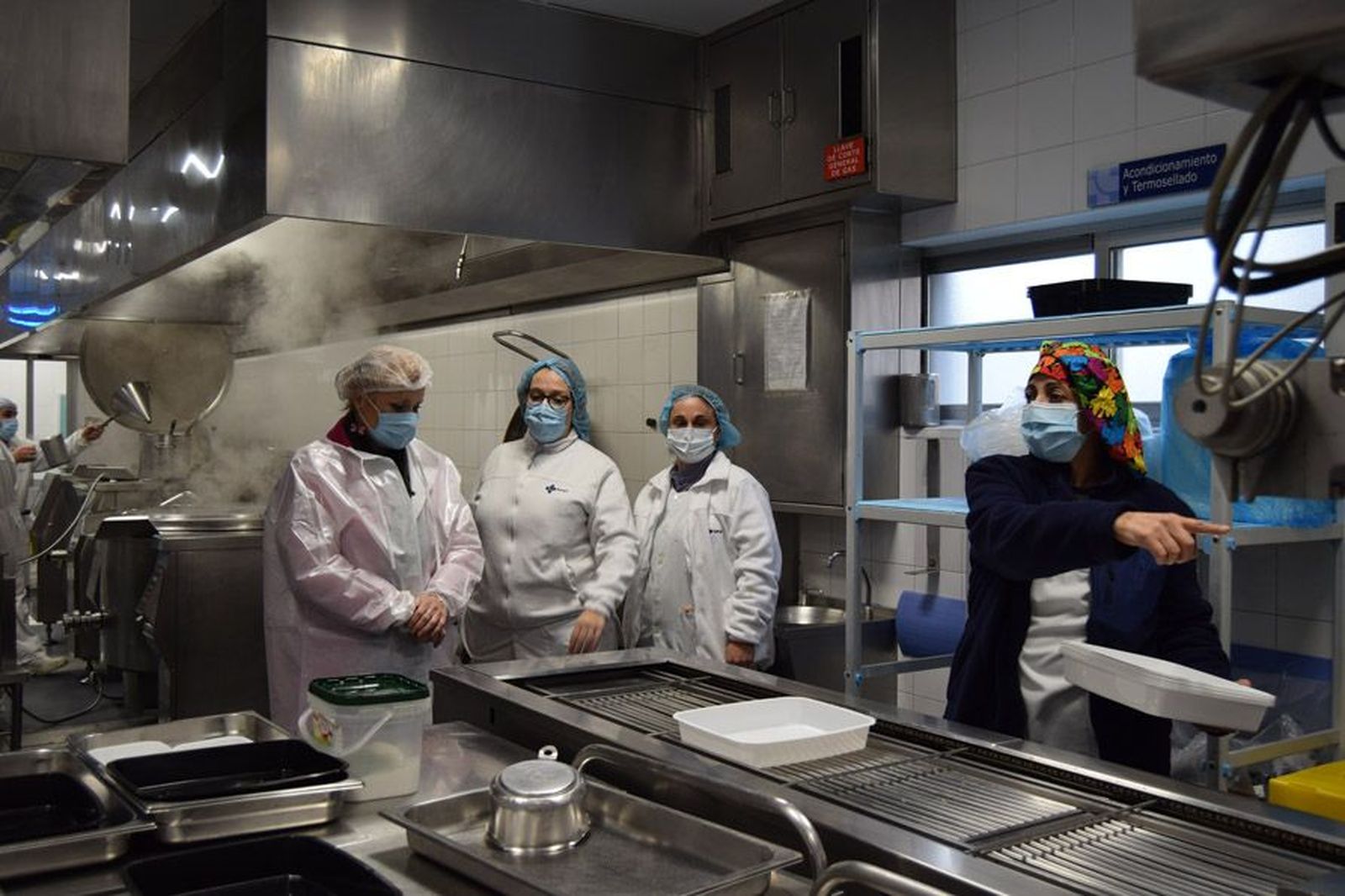 la-delegada-territorial-leticia-garcia-visita-la-cocina-de-linea-fria-del-complejo-asistencial-de-zamora-tras-las-obras-de-mejora-61