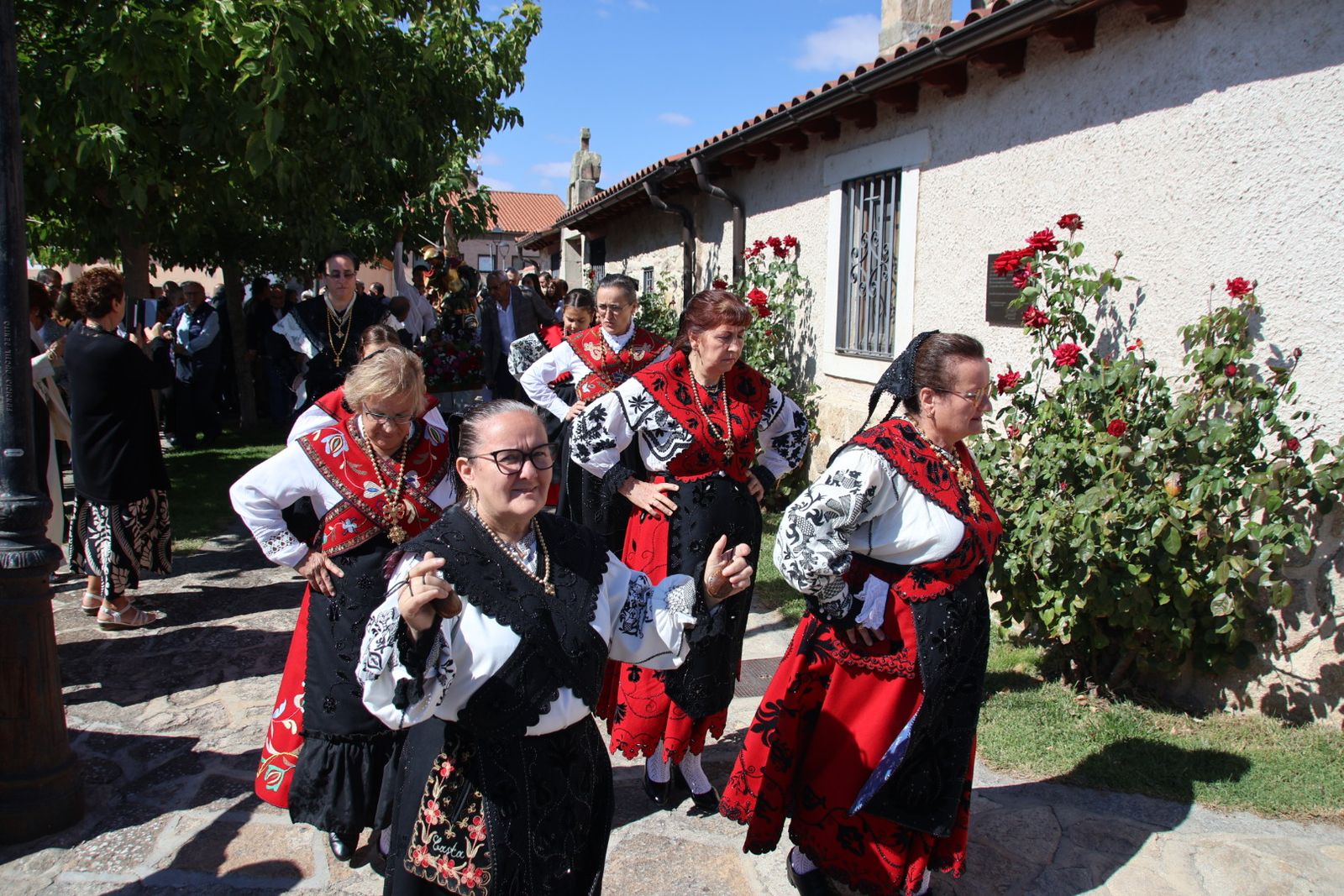 Misa en honor a San Miguel y bailes charros