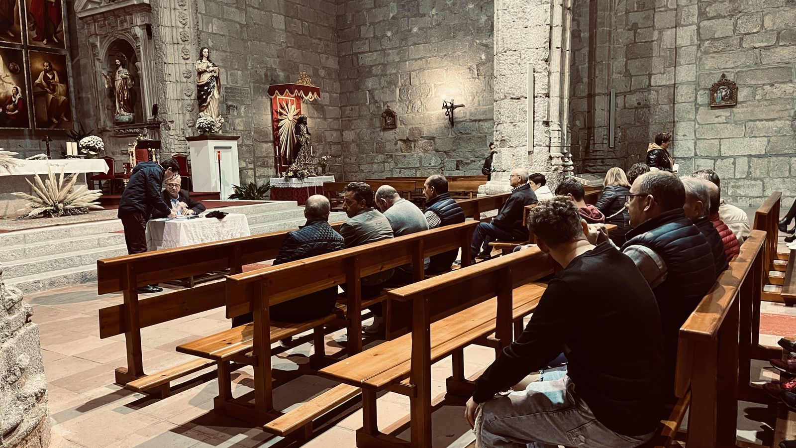 Un momento de la reunión de los cofrades de Jesús Nazareno y Jesús amigo de los Niños de Peñaranda