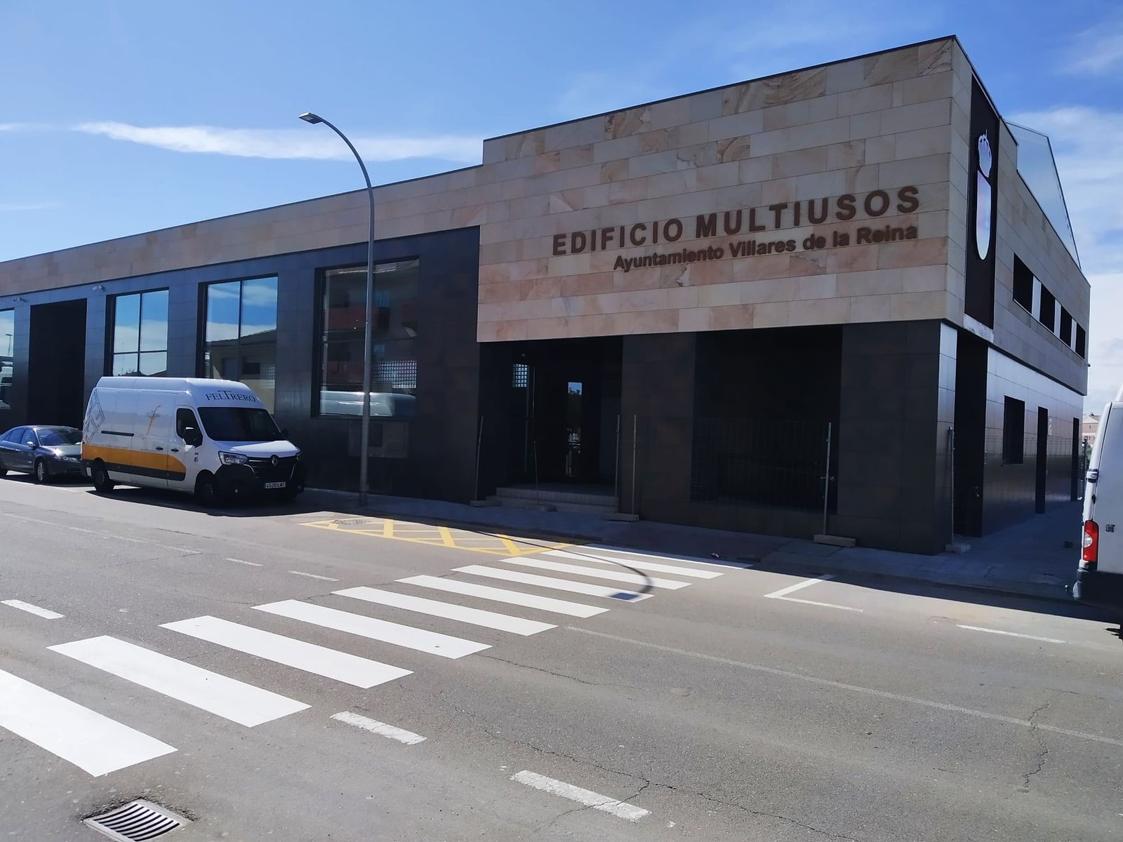 Villares de la Reina. Nuevo edificio multiusos