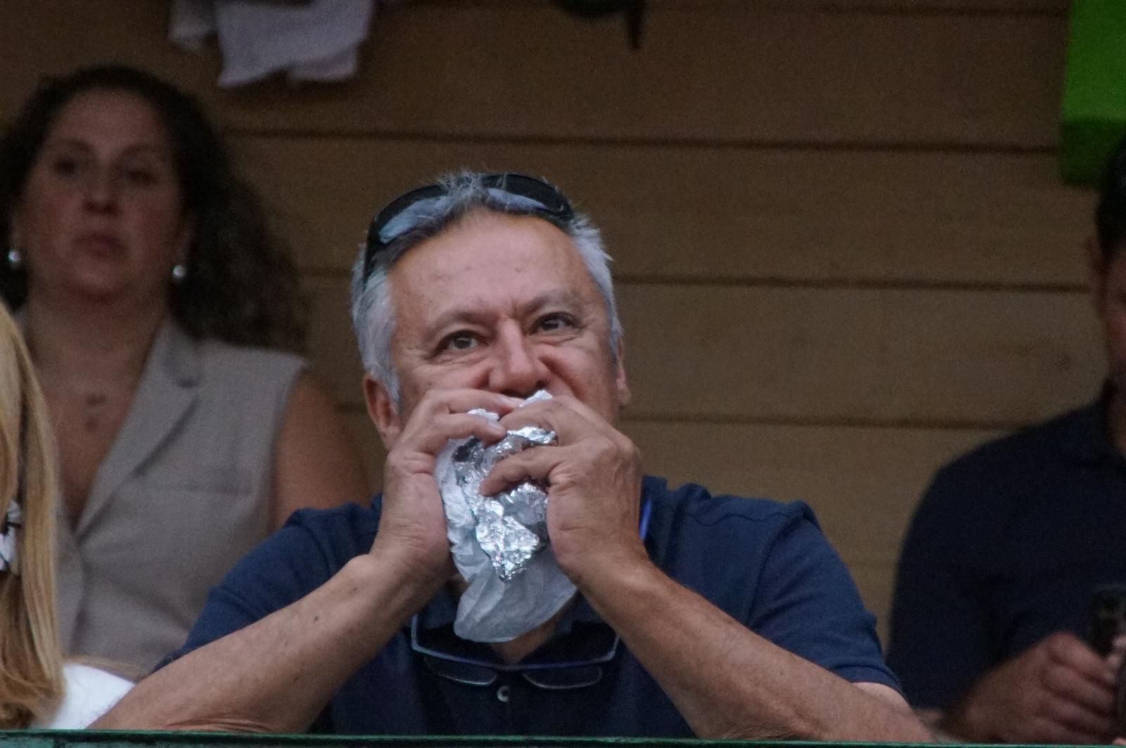 Expectación por ver los caballos de rejoneo en La Glorieta: imágenes del ambiente en los tendidos y en el patio de cuadrillas