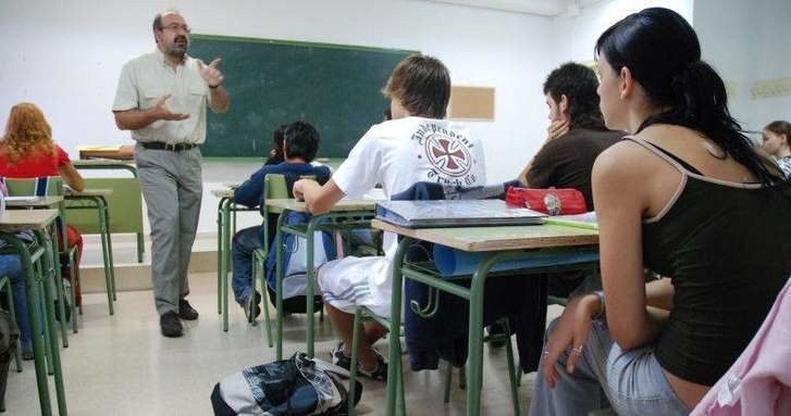 La Junta distribuirá 9.000 libros económicos y financieros en centros docentes La Junta distribuirá 9.000 libros económicos y financieros en centros docentes