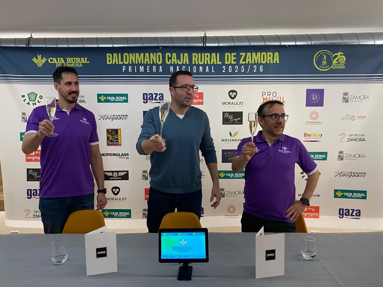El Balonmano Zamora brinda por el nuevo año y hace balance del 2025