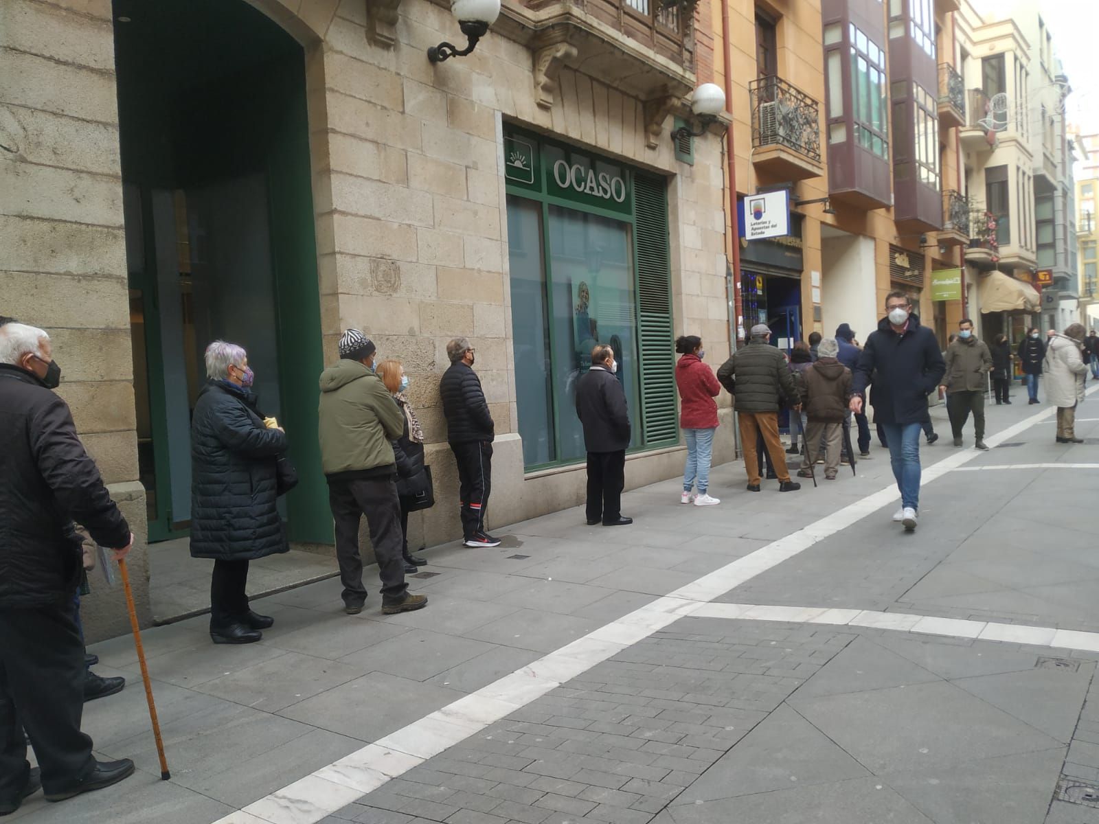 Colas a las puertas de una administración de lotería