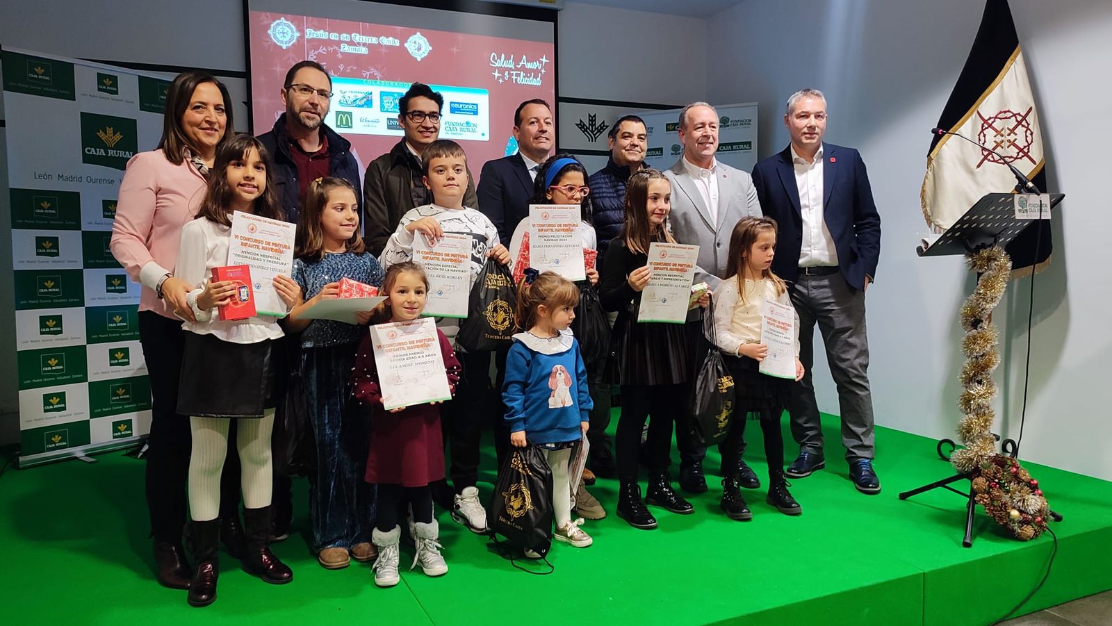 Entrega de premios del concurso de pintura infantil de Navidad de la Tercera Caída. Archivo