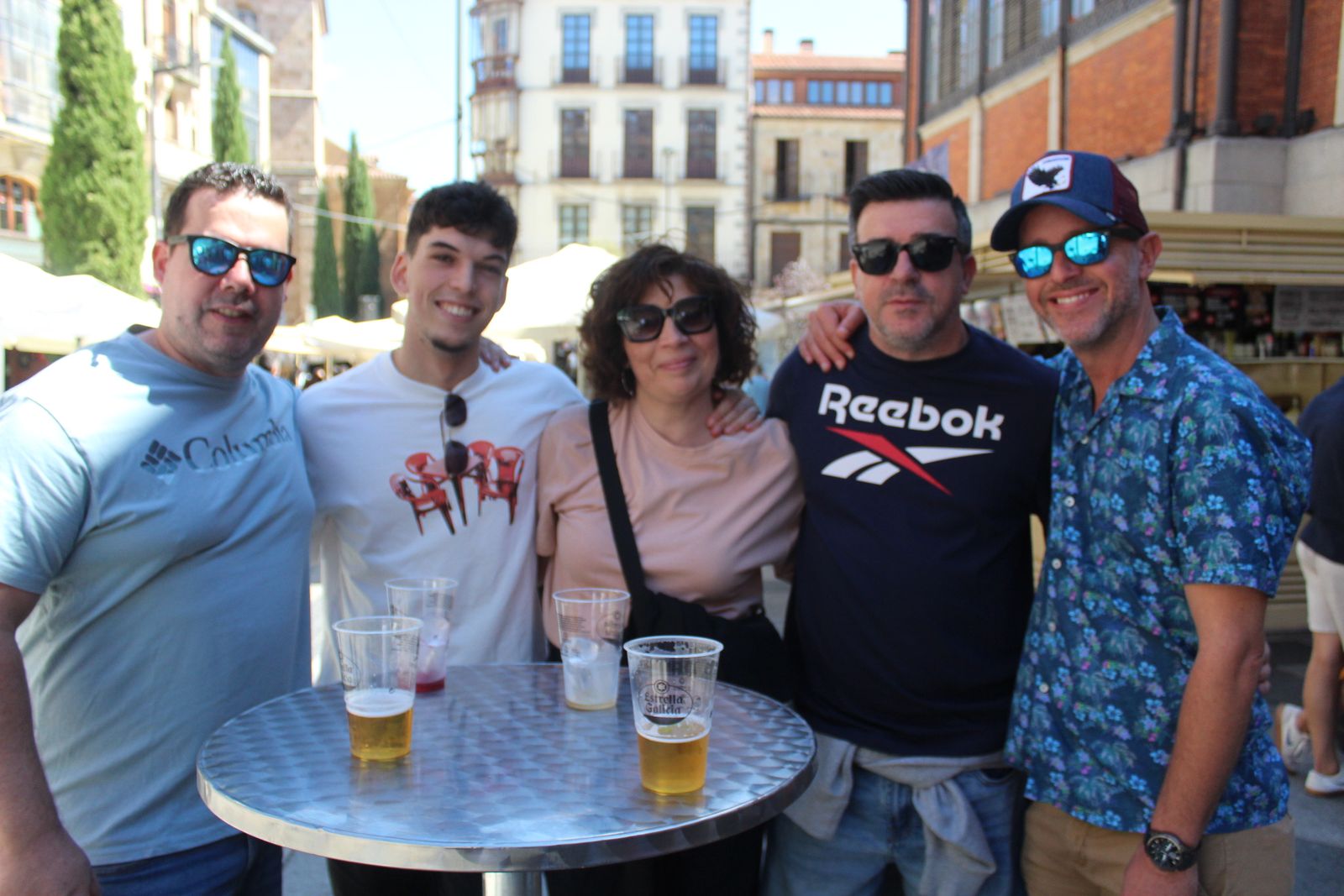 Ambiente en la Feria de Día en el mediodía de este domingo