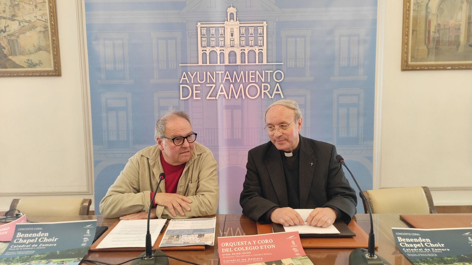 Christoph Strieder, concejal de Turismo del Ayuntamiento de Zamora, acompañado por Juan Luis Martín, deán de la Catedral