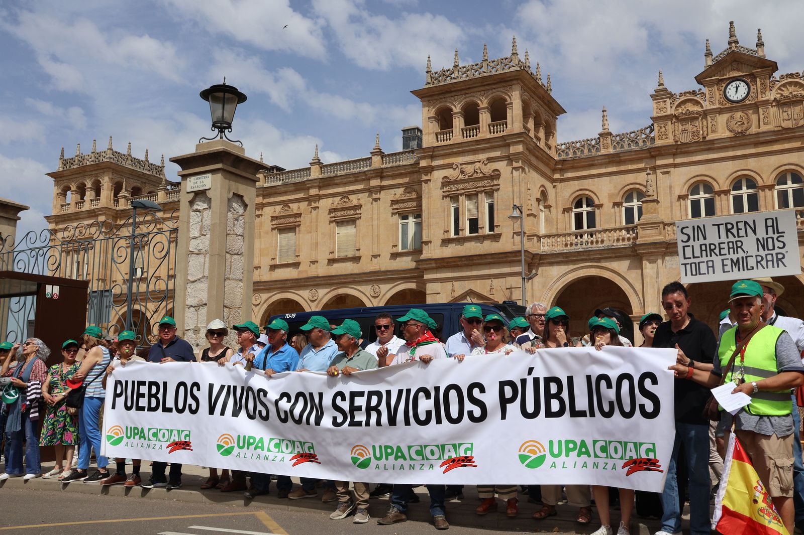 manifestacion-contra-la-perida-de-servicios-de-ave-39
