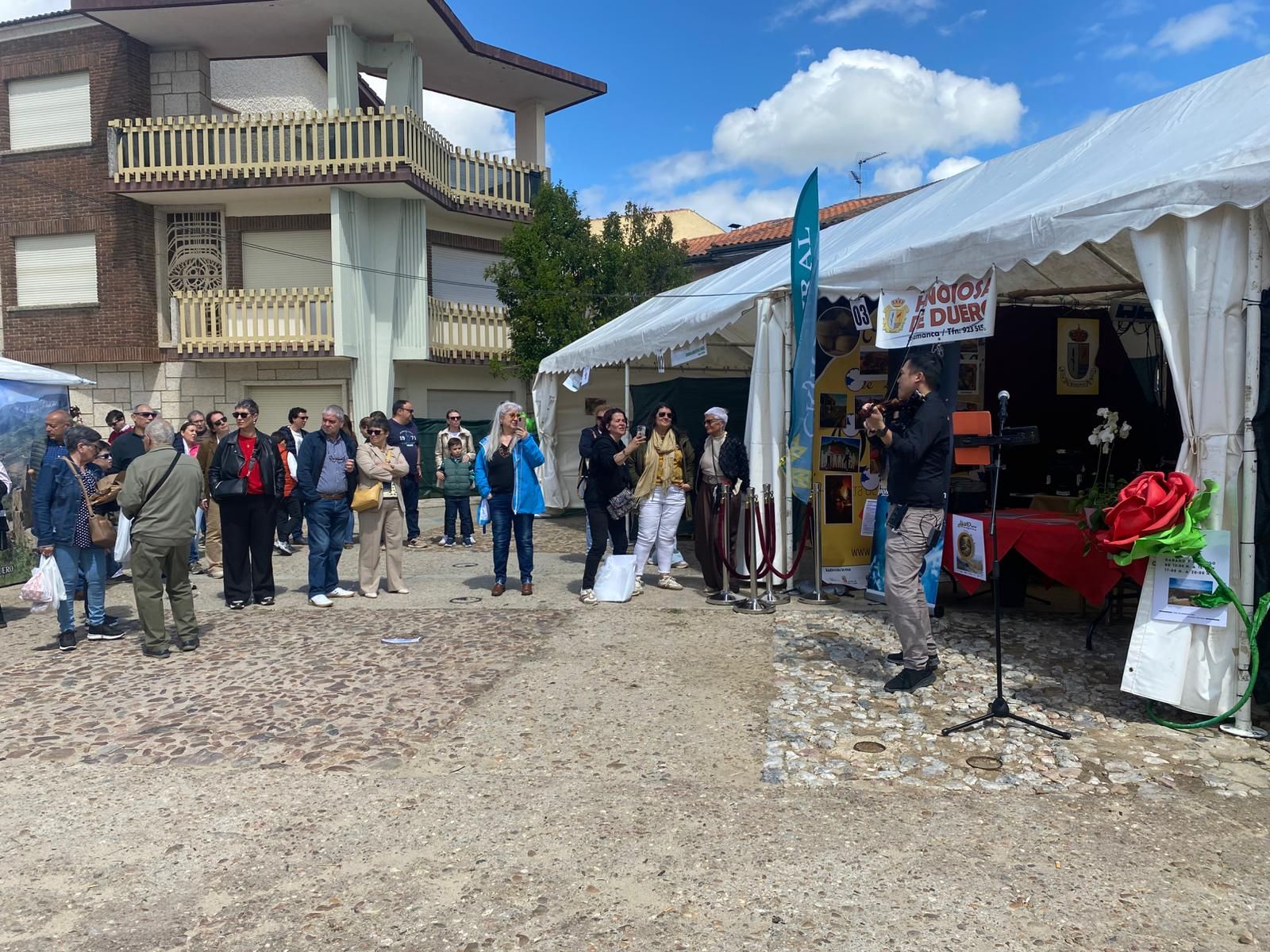 La Feria del Queso de Hinojosa trae sabor tradicional y oficio a Salamanca