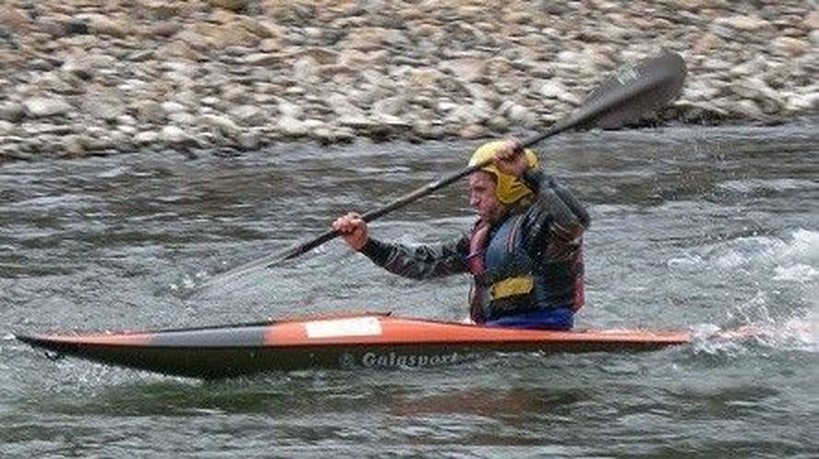 Los equipos salmantinos de piragüismo empiezan la temporada de aguas bravas